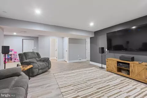 689 211th St, Pasadena, MD 21122 photo 30
