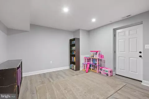 689 211th St, Pasadena, MD 21122 photo 32