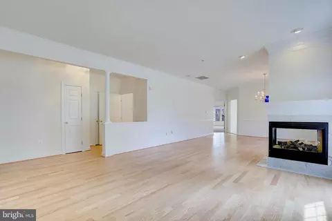 306 Colony Point Pl, Edgewater, MD 21037 photo 10