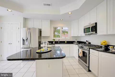 306 Colony Point Pl, Edgewater, MD 21037 photo 19