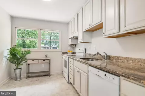 511 Dewey Dr, Annapolis, MD 21401 photo 2