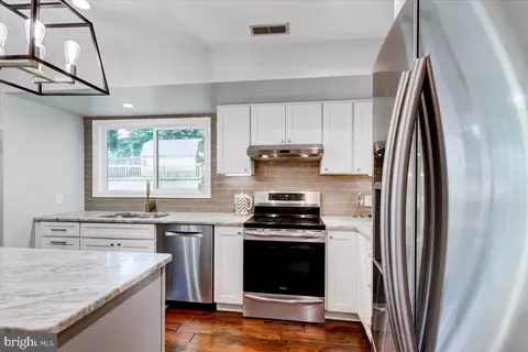 1121 Charing Cross Dr, Crofton, MD 21114 photo 11