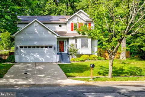 1121 Charing Cross Dr, Crofton, MD 21114 photo 2