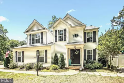 1202 Oak Harbor Ct, Pasadena, MD 21122