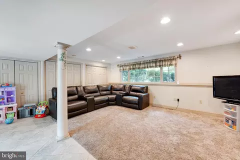 8235 Old Mill Rd, Pasadena, MD 21122 photo 23