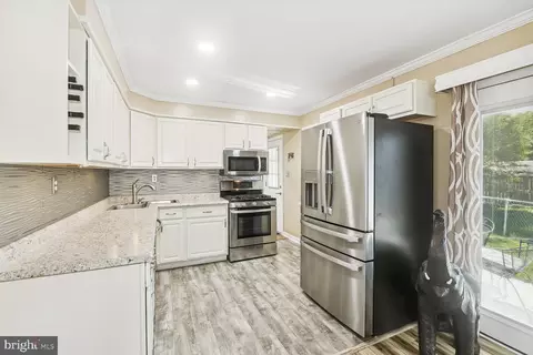 801 222nd St, Pasadena, MD 21122 photo 2