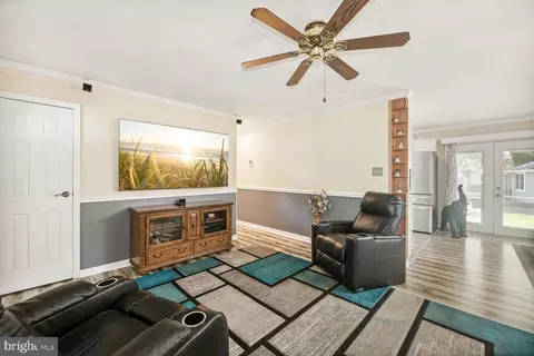 801 222nd St, Pasadena, MD 21122 photo 4