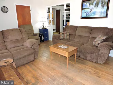8470 Bussenius Rd, Pasadena, MD 21122 photo 10