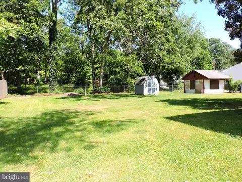 8470 Bussenius Rd, Pasadena, MD 21122 photo 6
