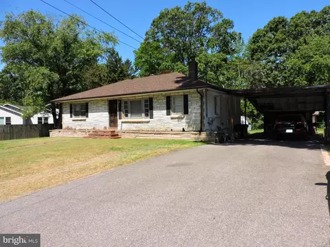 8470 Bussenius Rd, Pasadena, MD 21122 photo 3