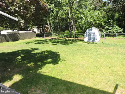 8470 Bussenius Rd, Pasadena, MD 21122 photo 4