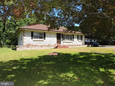8470 Bussenius Rd, Pasadena, MD 21122