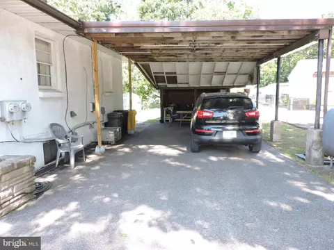 8470 Bussenius Rd, Pasadena, MD 21122 photo 7
