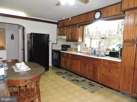 8470 Bussenius Rd, Pasadena, MD 21122 photo 11