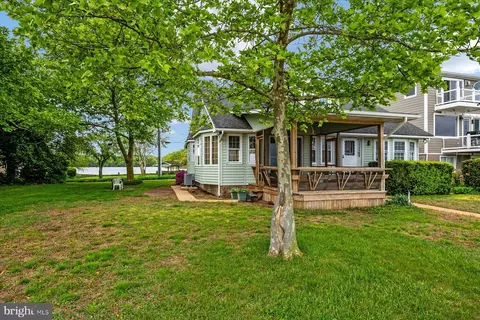 2124 Lake Dr, Pasadena, MD 21122 photo 23