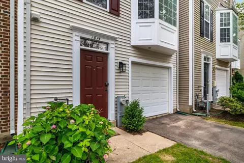 1015 Chilmark Ct, Crofton, MD 21114 photo 3