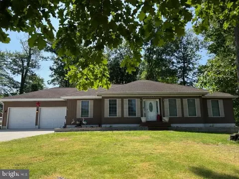 8385 Albacore Ct, Pasadena, MD 21122