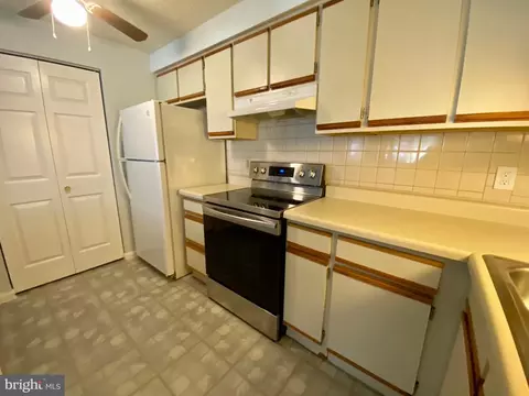 8030 B Abbey Ct #B, Pasadena, MD 21122 photo 11