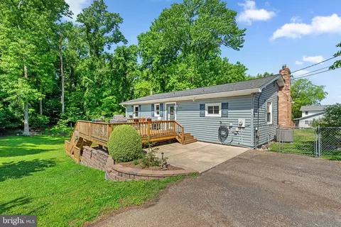 1203 Cedar Ln, Edgewater, MD 21037 photo 3