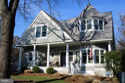 31 E Lake Dr, Annapolis, MD 21403