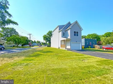 829 Fernhill Rd, Clearwater Beach, MD 21226