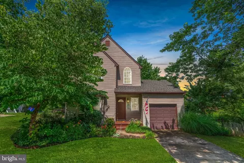 27 Woodlawn Ave, Annapolis, MD 21401