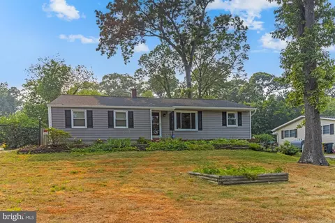 226 9th St, Pasadena, MD 21122