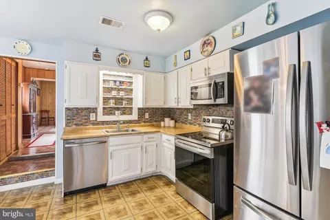906 Severn Ave, Edgewater, MD 21037 photo 16
