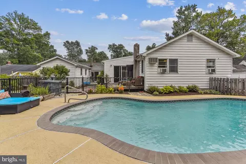 906 Severn Ave, Edgewater, MD 21037 photo 2