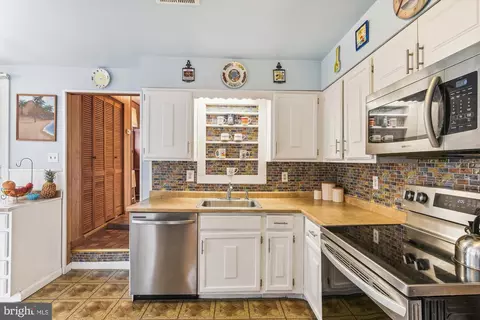 906 Severn Ave, Edgewater, MD 21037 photo 12