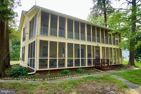 1428 Winnie Pl, Edgewater, MD 21037