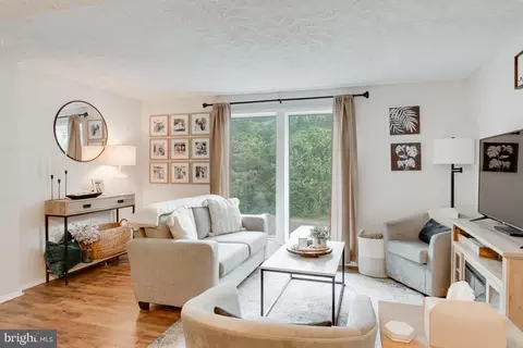 8127 Tower Bridge Dr, Pasadena, MD 21122 photo 4