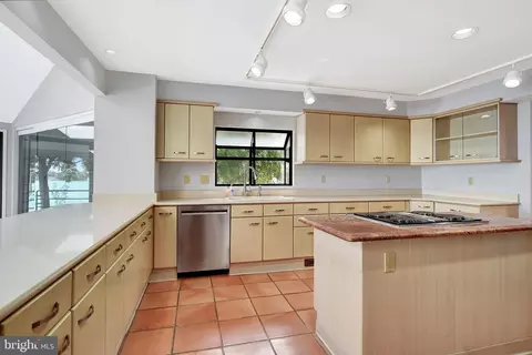 529 Sylview Dr, Pasadena, MD 21122 photo 18
