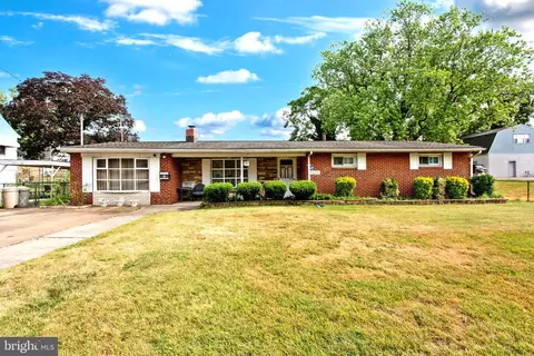 11 Seward Ave, Brooklyn, MD 21225