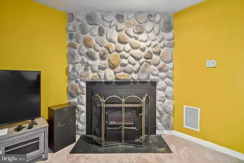 8222 Appalachian Dr, Pasadena, MD 21122 photo 18