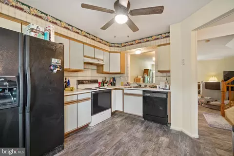 8222 Appalachian Dr, Pasadena, MD 21122 photo 9