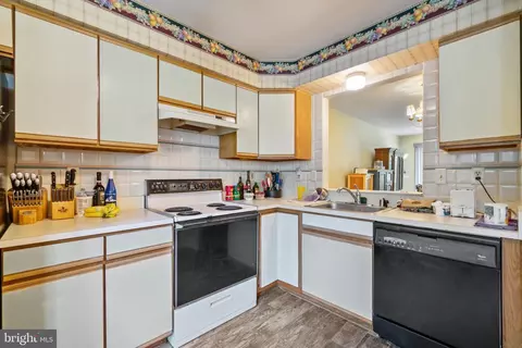 8222 Appalachian Dr, Pasadena, MD 21122 photo 10