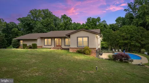 22 Harwood Dr, Harwood, MD 20776