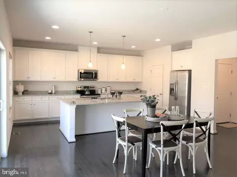 201 Featherstone Rd, Pasadena, MD 21122 photo 6
