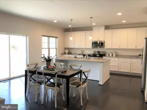 201 Featherstone Rd, Pasadena, MD 21122 photo 5