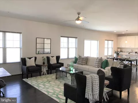 201 Featherstone Rd, Pasadena, MD 21122 photo 7