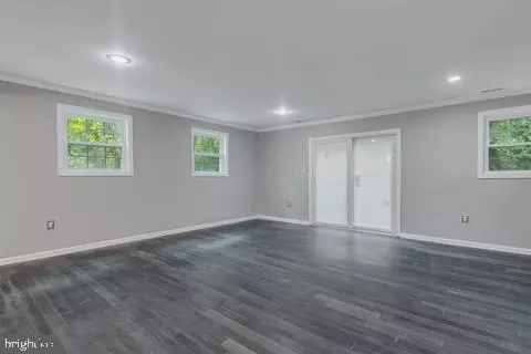 Living - 1229 Wrighton Rd, Lothian, MD 20711 photo 7 of 12