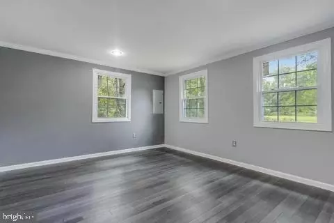 Living - 1229 Wrighton Rd, Lothian, MD 20711 photo 5 of 12