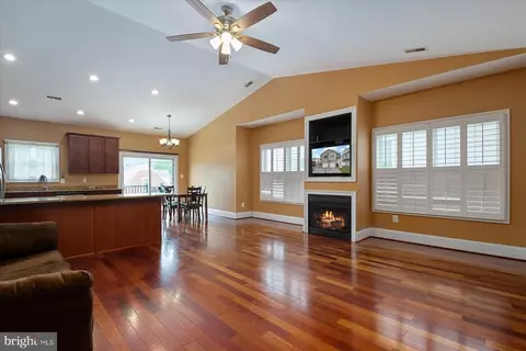 8461 Main Ave, Pasadena, MD 21122 photo 5