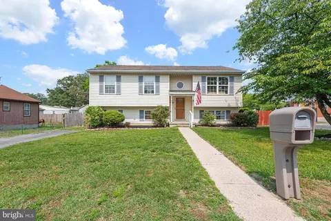 7797 Catherine Ave, Pasadena, MD 21122 photo 2