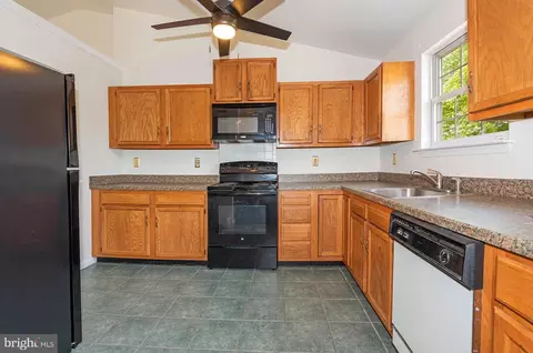 7797 Catherine Ave, Pasadena, MD 21122 photo 12