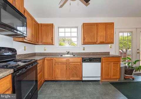 7797 Catherine Ave, Pasadena, MD 21122 photo 13