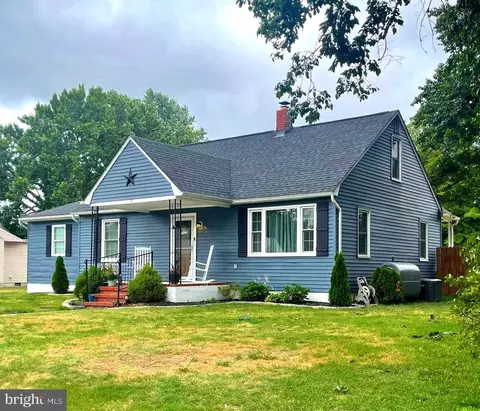 8 Margaret Ave, Pasadena, MD 21122