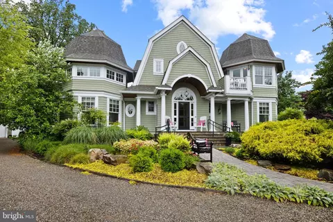 6 Hull Ave, Annapolis, MD 21403