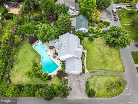 4 Decatur Ave, Annapolis, MD 21403